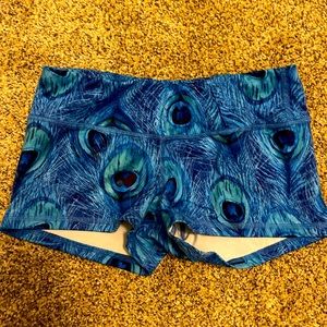 Fleo shorts size medium